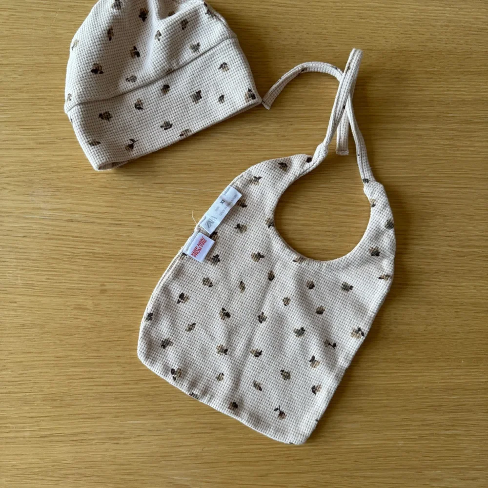 ⚡️Adorable Cream Baby Bib and Hat Set